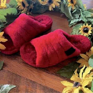 ❌SOLD❌NWOB Men’s UGG Plush Fluff You Red Slippers Sz 10